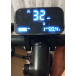 Scherm of bedieningspaneel om de snelheid van de Navee N65 te ontgrendelen - 32 km/u  - 4