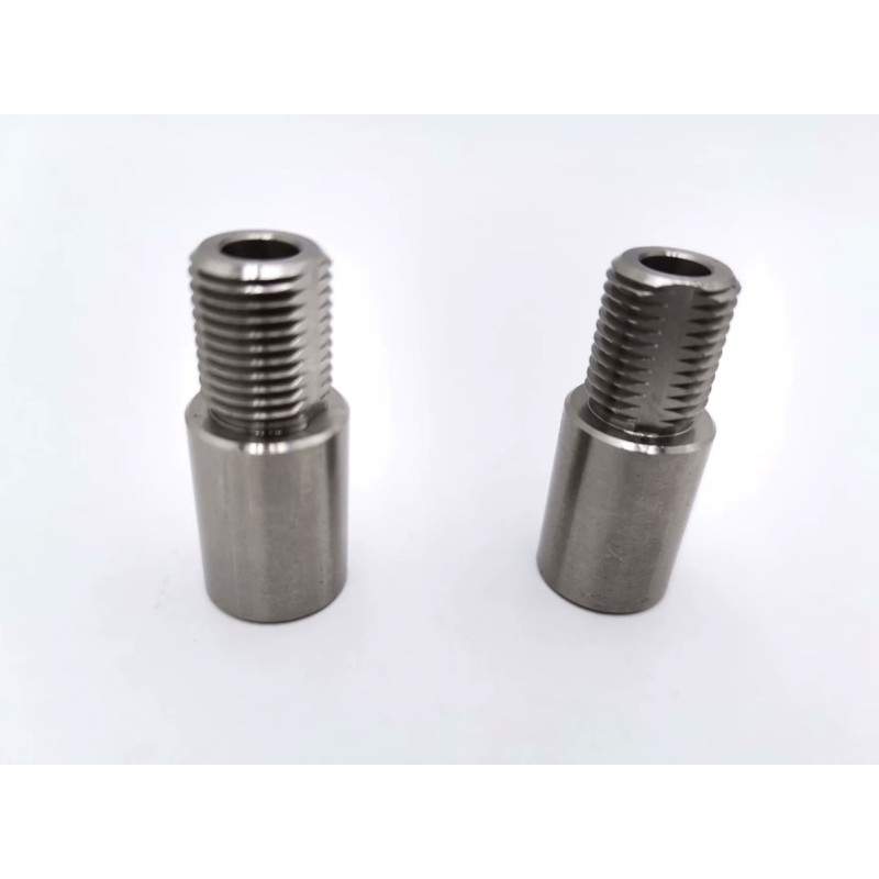 Laajat liittimet moottorin asentamiseksi levyjarralla Monorim - 4 Ontot pultit kierteellä (naaras-uros) moottorin keskiakselin p